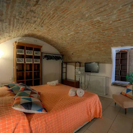 Stilnuovo Charming In Siena's Historic Center, Very Close To Piazza Del Campo شقة